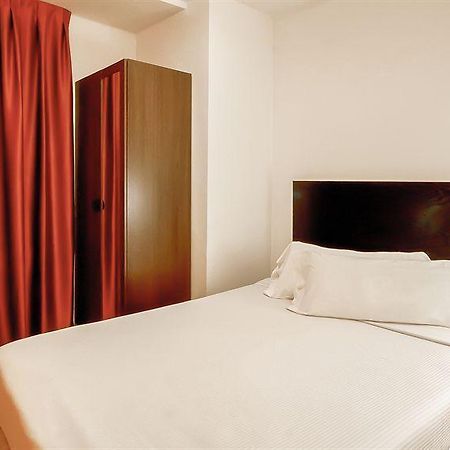 Kubik Hotel Caceres Luaran gambar