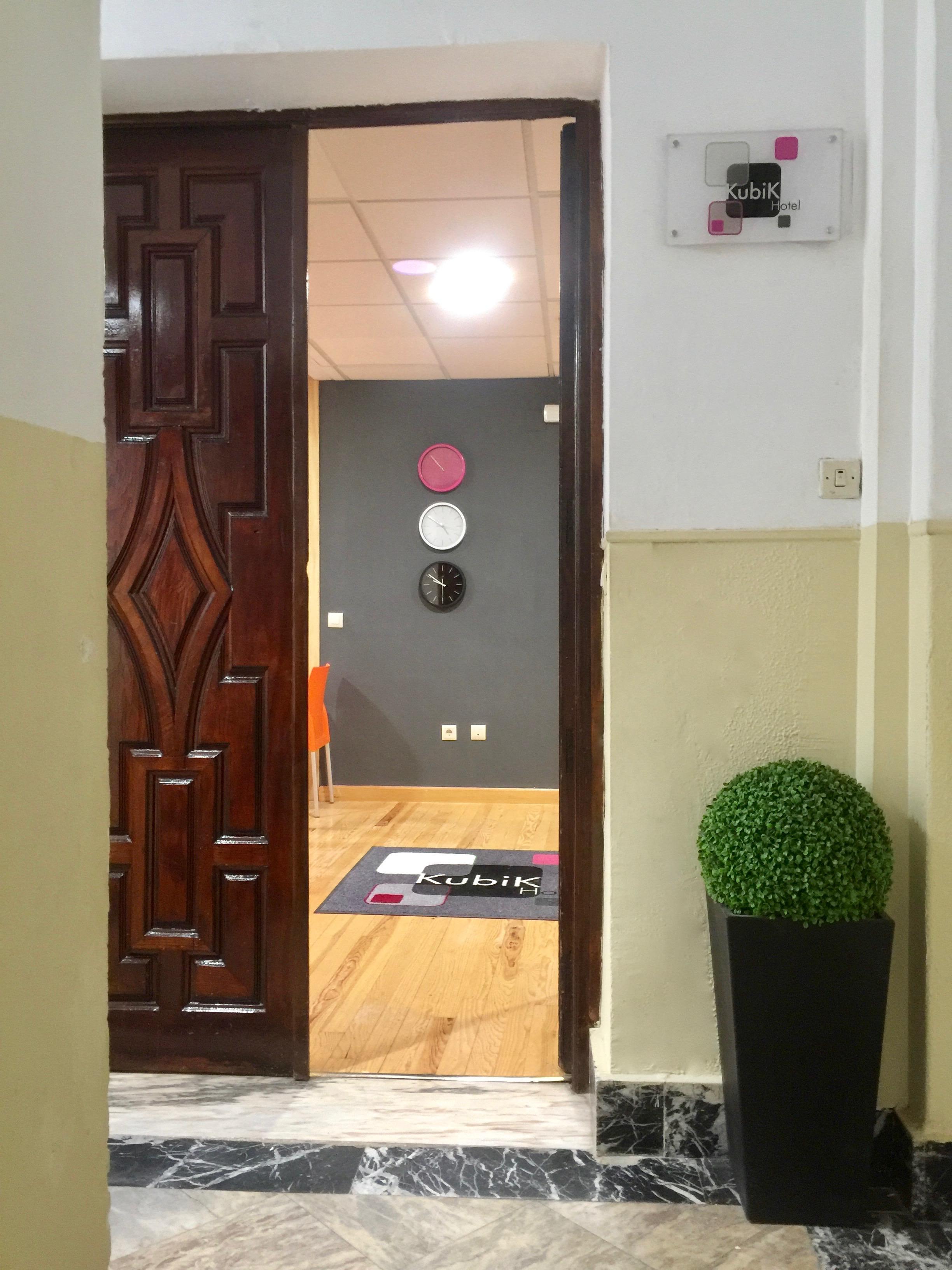 Kubik Hotel Caceres Luaran gambar