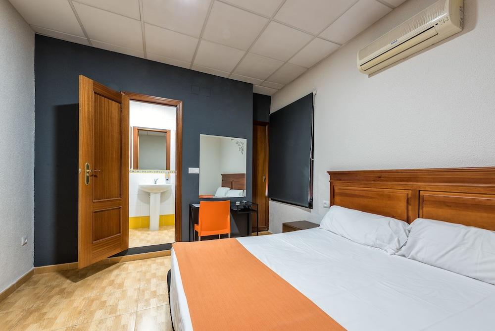 Kubik Hotel Caceres Luaran gambar